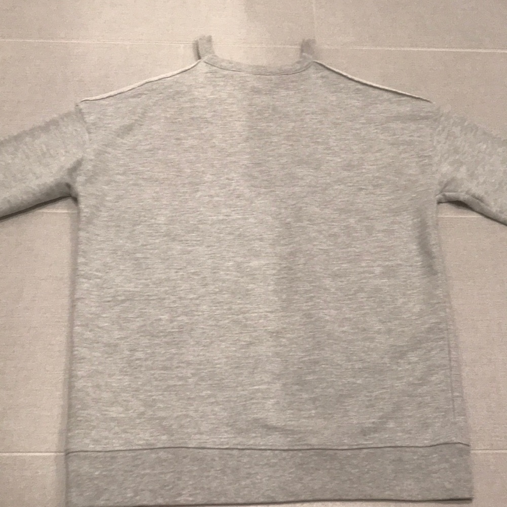 Gray cold shoulder sweater - Picture 3 of 3